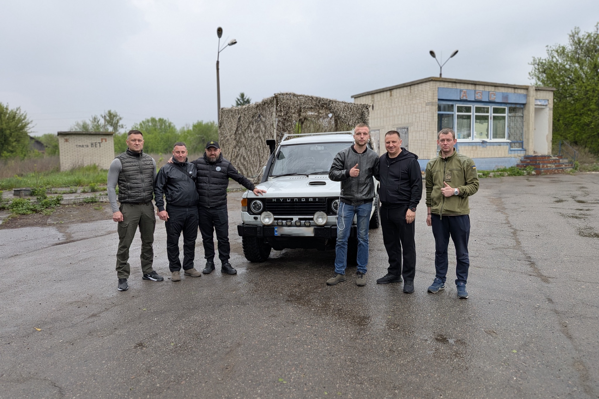 Кожна допомога важлива: Антон Овсієнко разом із колегами передали позашляховик та спорядження для ЗСУ